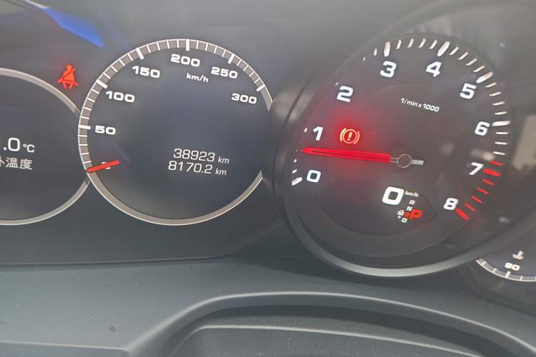 Used Porsche Panamera 2019 Panamera 2.9T Odometer Close Up