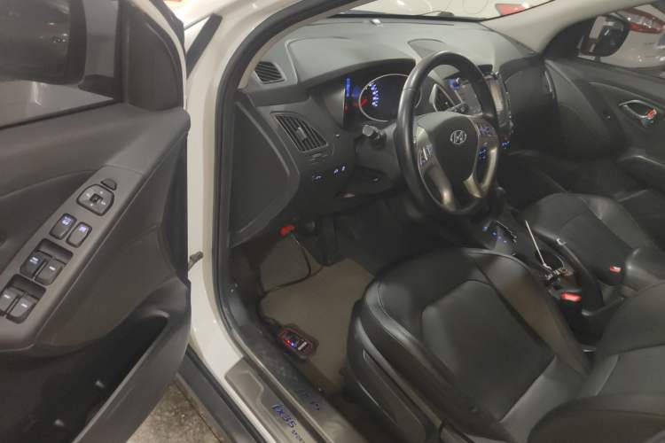 Used Hyundai ix35 2013 2.0L Automatic Two-Wheel Drive Smart GLS China IV Standard