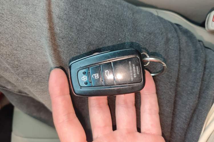 Used Toyota Camry 2021 2.0G Luxury Edition
