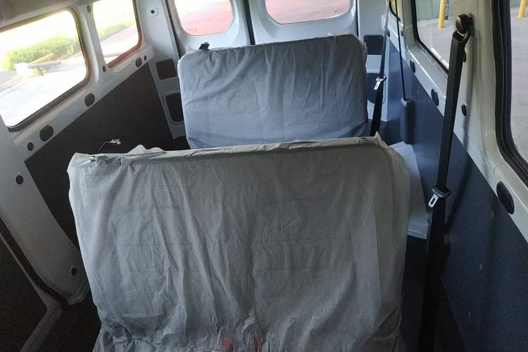 Used Wuling Yangguang 2024 300KM Comfort Version Passenger Van 75kW