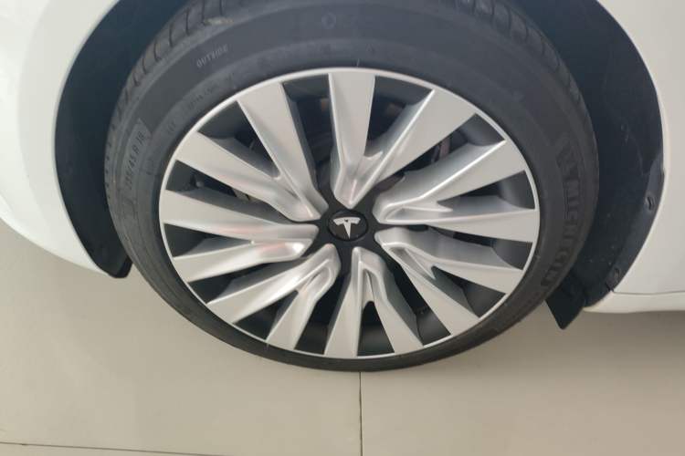 Used Tesla Model 3 2023 Long-Range All-Wheel-Drive Version