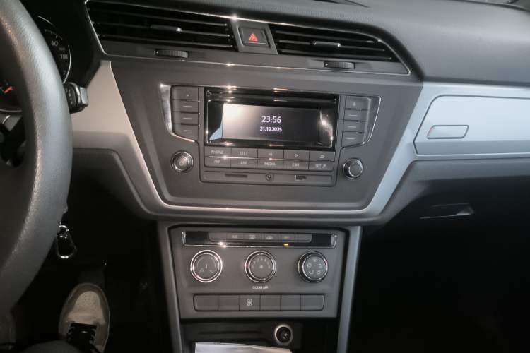 Used Volkswagen Touran 2018 Volkswagen Touran L 1.6L Manual Trend Edition Audio And AC Panel