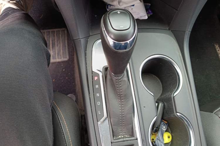 Used Chevrolet Equinox 2019 535T Automatic YuJie Edition China VI Gear Lever