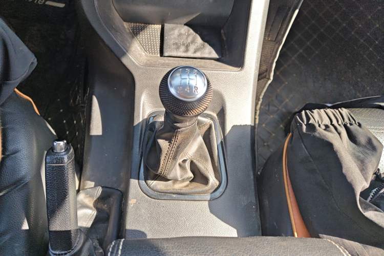 Used FORTHING Lingzhi 2022 M5 1.6L Practical 7-Seater Gear Lever