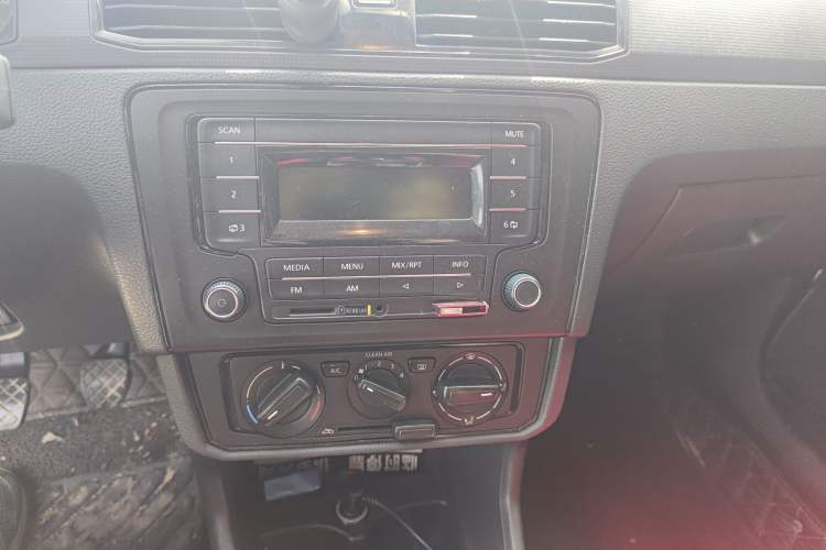 Used Volkswagen Santana 2019 1.5L Manual Fashion Edition China VI Standard Audio And AC Panel