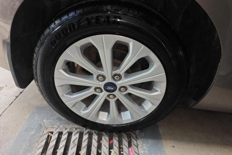 Used Ford Escort 2015 1.5L Automatic Fashion Model Right Rear Wheel Hub