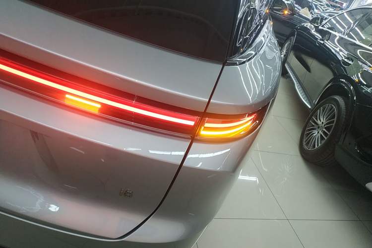 Used Li Auto Li Auto i8 2025 Model Standard Version
