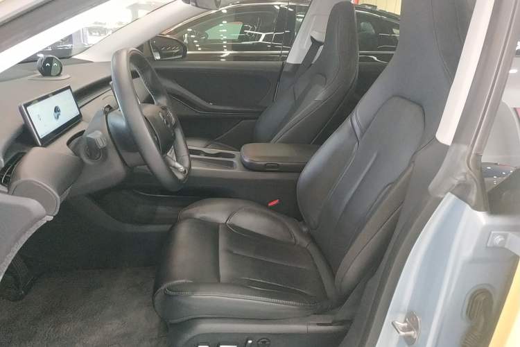 Used Nio ET5 2022 75 kWh Left Front Seat