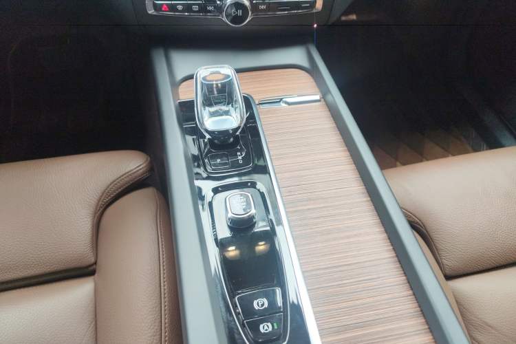 Used Volvo XC60 2023 B5 4x4 Smart Luxury Edition