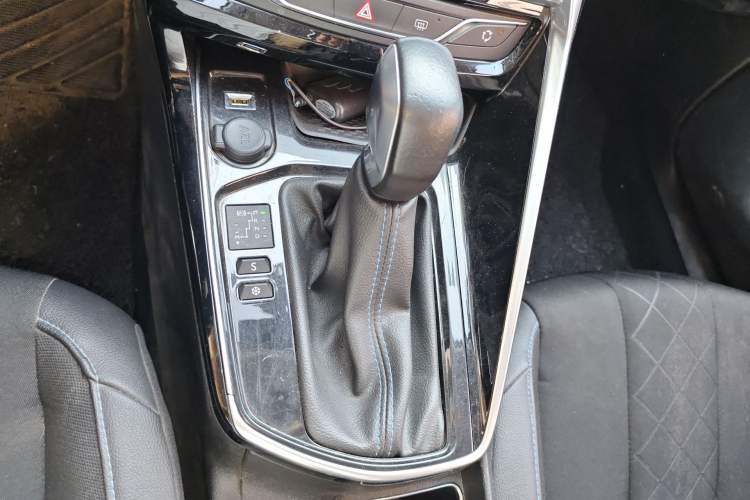 Used Peugeot 308 2016 1.6L Automatic Luxury Edition
