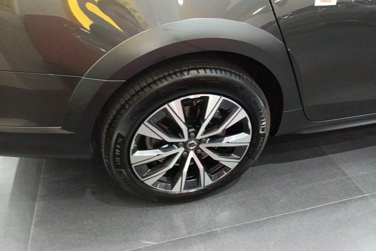 Used Volvo V90 2024 Cross Country B5 AWD Smart Range Edition
