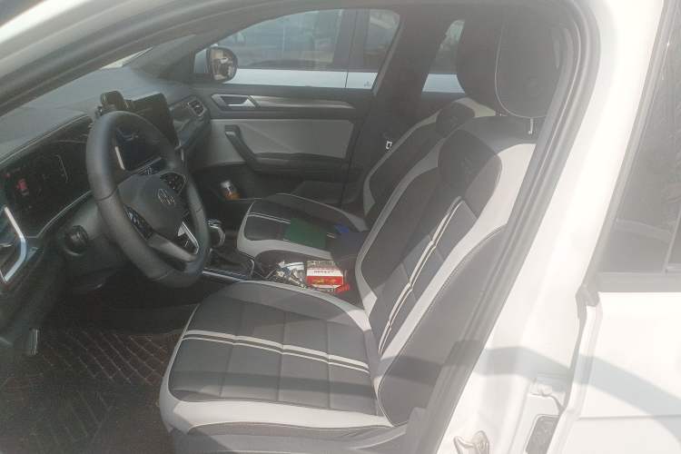 Used Volkswagen T-ROC 2025 300TSI DSG Two-Wheel Drive Chen Guang Edition