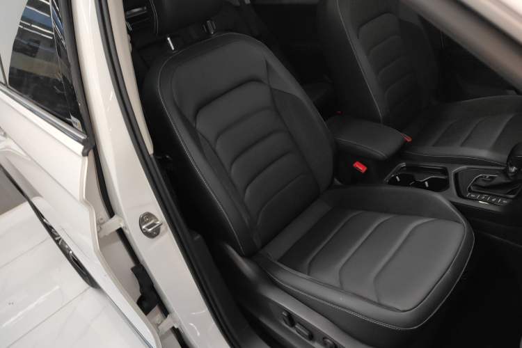 Used Volkswagen Tiguan L 2019 Revised 330TSI Automatic Two-Wheel Drive Smart & Luxury Edition China VI Standard
