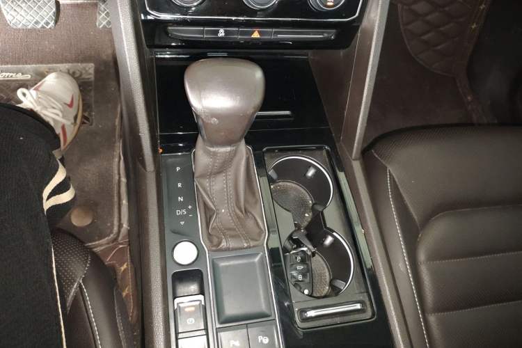 Used Volkswagen Teramont 2020 330TSI Two-Wheel-Drive Luxury Edition China VI Standard
