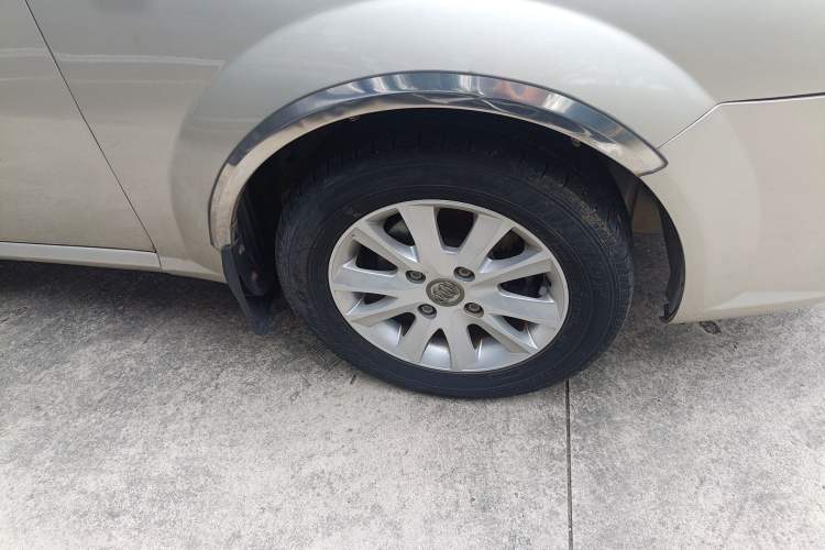 Used Buick Excelle 2013 1.5L Automatic Classic Model Right Front Wheel Hub