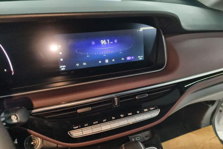 Used GAC Trumpchi M6 2023 PRO 270T DCT Luxury Edition Audio And AC Panel