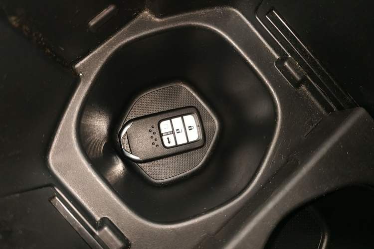 Used Honda Civic 2016 220TURBO CVT Luxury Edition Vehicle Key