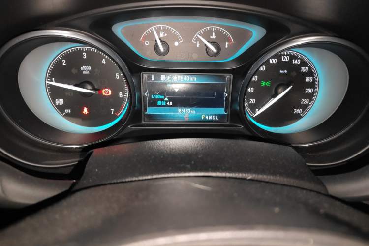 Used Buick Envision 2016 20T Two-Wheel-Drive Elite Model Odometer Close Up