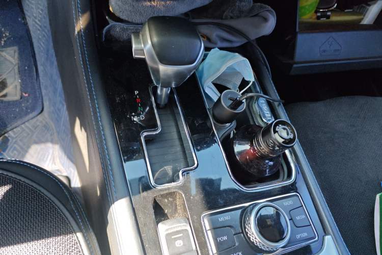 Used BAIC Off-Road BJ40 2019 2.3T Automatic Four-Wheel Drive Urban Hunter Edition Premium Model China VI Emission Standard Gear Lever