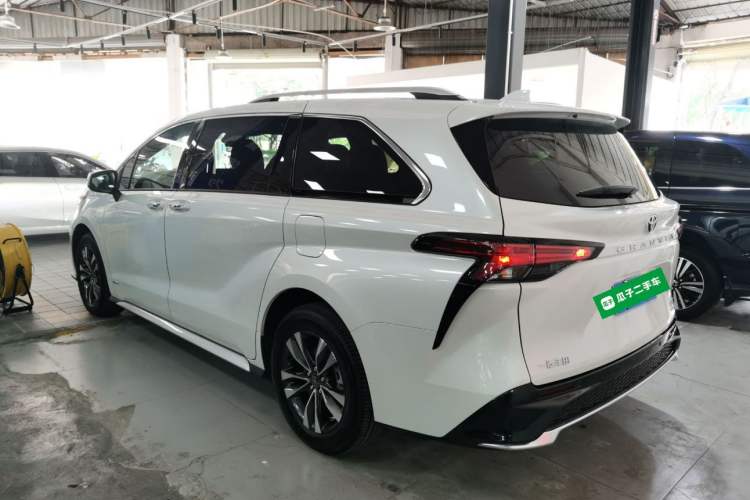 Used Toyota Granvia 2024 2.5L Hybrid Luxury Edition