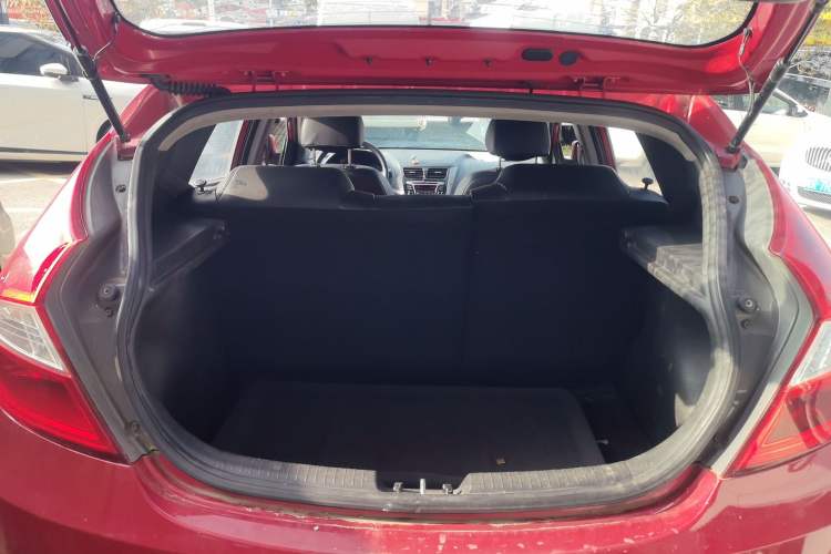 Used Hyundai Verna Ray 2016 1.4L Automatic Leading-Edge GLX Trunk