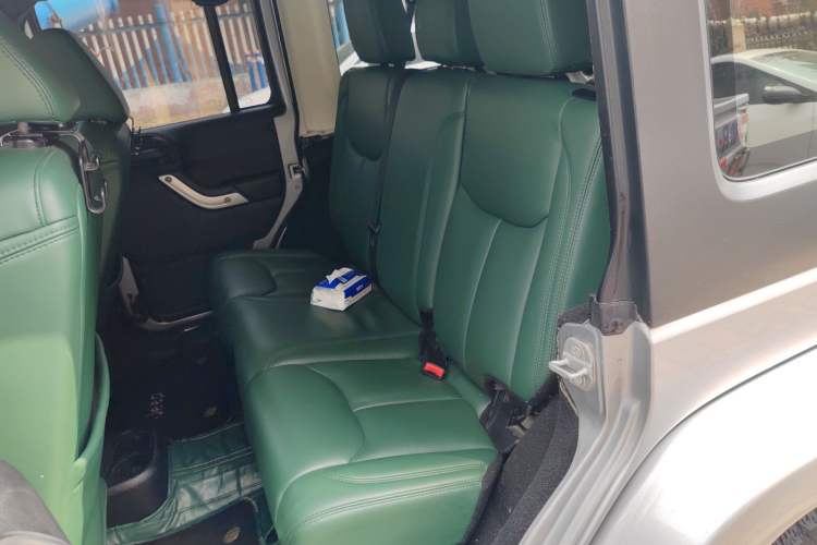 Used Jeep Wrangler 2014 3.0L Sahara Four-Door Edition Left Rear Seat