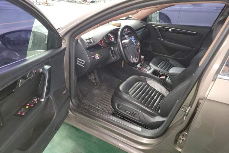 Used Volkswagen Magotan 2012 Revised Version 2.0 TSI Luxury Edition Driver Seat