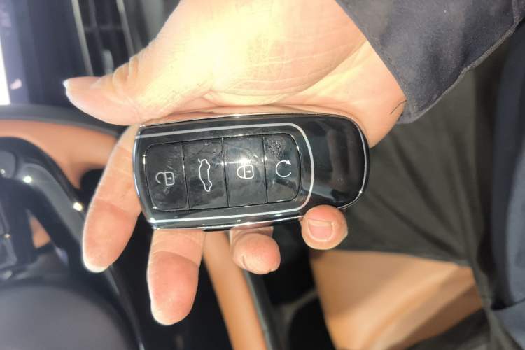 Used Chery Tiggo 8 2026 Model, 5th Generation Tiger Model, Kunpeng 1.6T Automatic Flagship Version