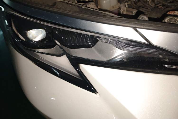 Used Toyota SIENNA 2023 2.5L Hybrid Deluxe Edition Right Front Headlight