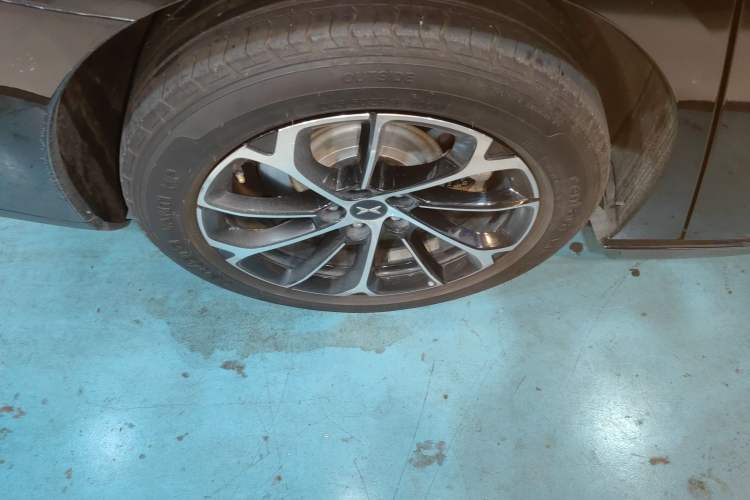 Used XPeng P7 2020 Rear-Drive Long-Range Smart Drive Version Right Rear Wheel Hub