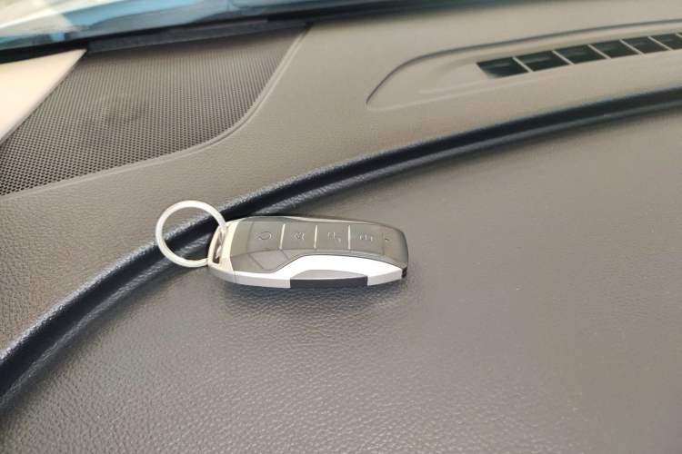 Used BYD Song MAX 2021 Upgraded Model 1.5T Automatic Prestige 6-Seater Vehicle Key