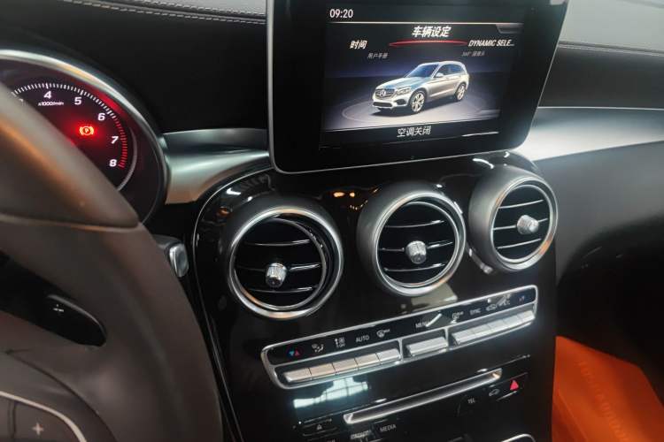 Used Mercedes-Benz GLC 2018 Facelift GLC 260 4MATIC Luxury Edition
