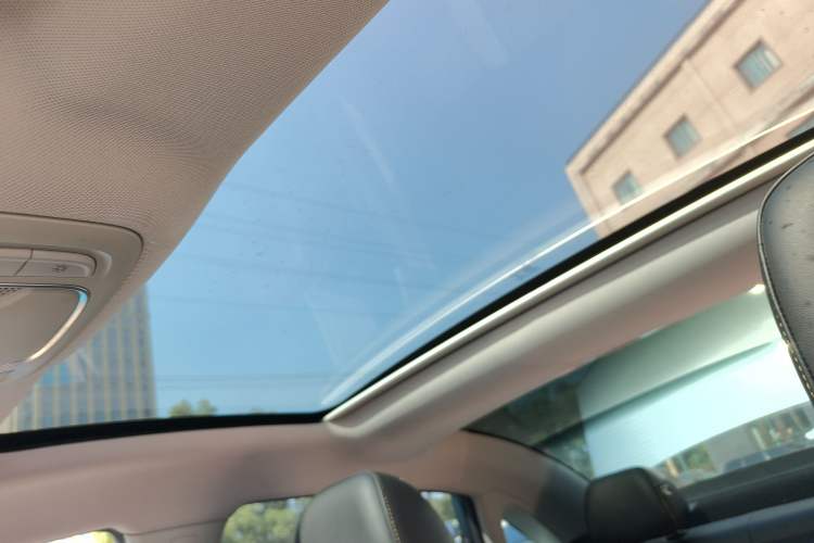 Used Roewe i6 MAX 2020 300TGI Automatic Cool & Stylish Skyroof Edition
