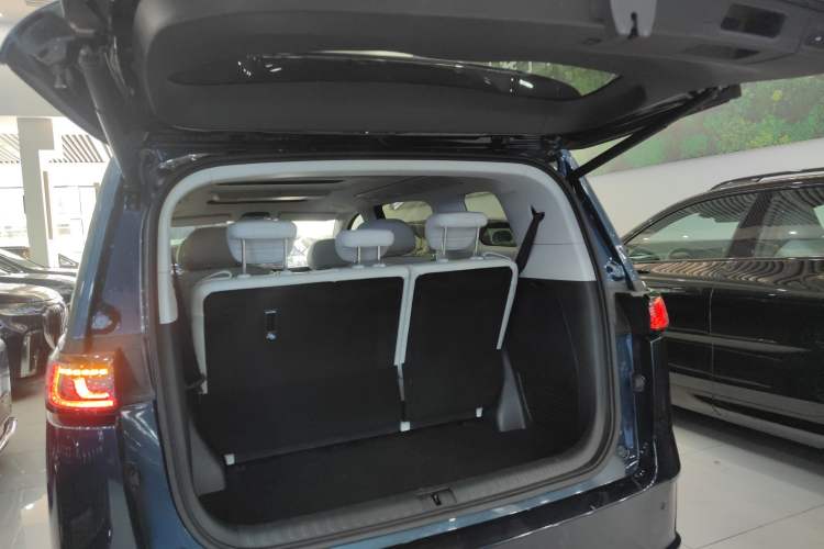 Used VOYAH Dream 2025 PHEV Four-Wheel-Drive Flagship Kunpeng Edition
