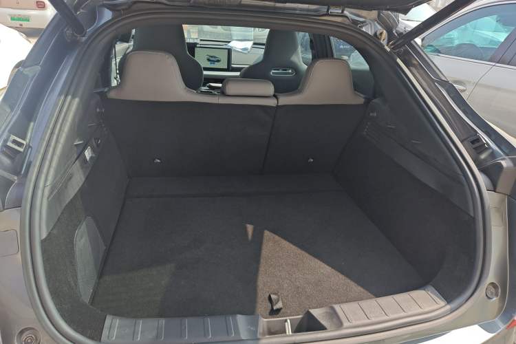 Used CHANGAN UNI-T 2023 2nd Generation 1.5T Flagship Version Trunk