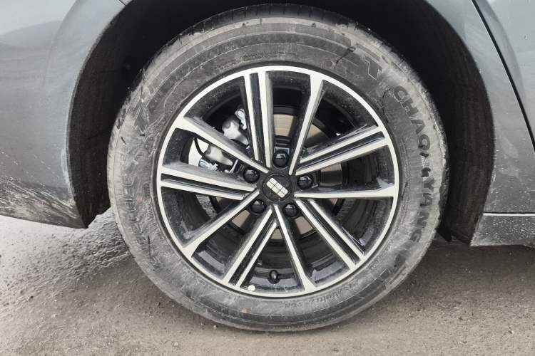 Used Geely Galaxy A7 2025 Model EM-i 70km Launch Edition Right Rear Wheel Hub