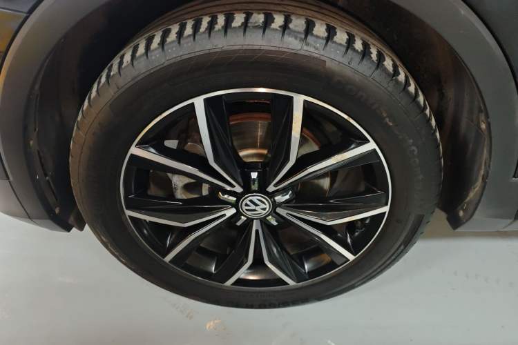 Used Volkswagen Tiguan L 2019 Revised 330TSI Automatic Two-Wheel Drive Smart & Luxury Edition China VI Standard
