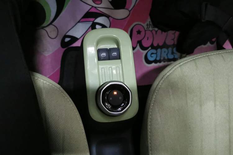 Used Geely Galaxy Panda 2024 Panda Mini 200km Endurance Bear Gear Lever