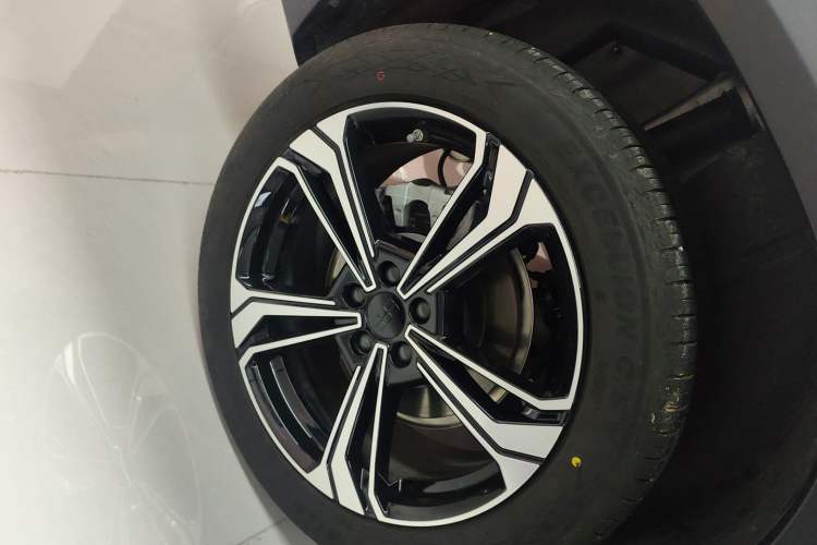 Used Geely Galaxy L7 2025 EM-i 115km Exploration+ Edition Right Rear Wheel Hub