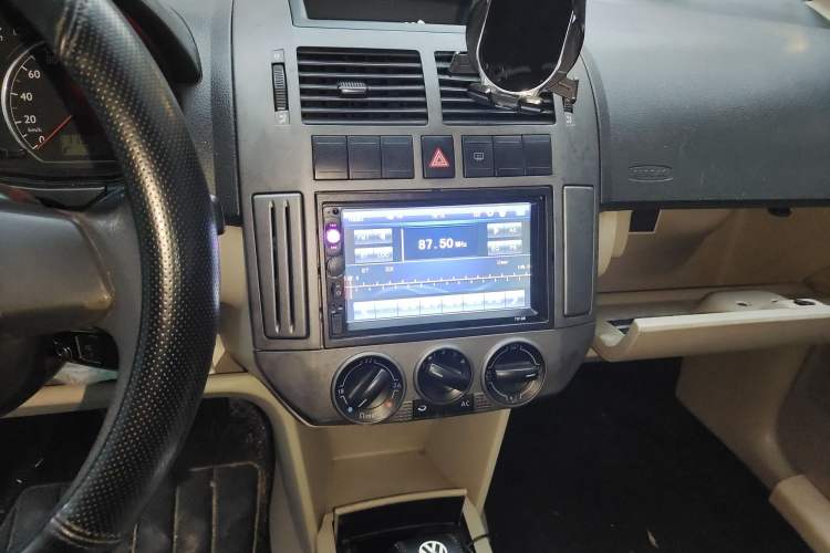 Used Volkswagen Polo 2011 Jingqu 1.6L Automatic Siku Edition Audio And AC Panel