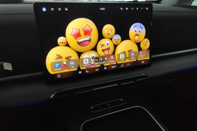 Used VOYAH Dream 2025 PHEV Four-Wheel-Drive Flagship Version – Qiankun Edition Audio And AC Panel