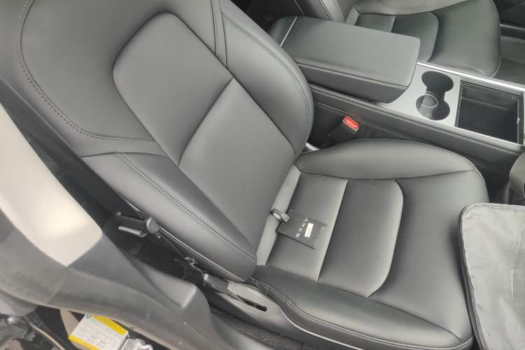 Used Tesla Model 3 2022 Rear-Wheel-Drive Version Right Front Seat