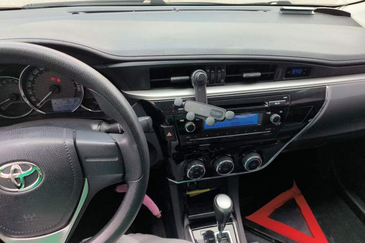 Used Toyota Corolla 2014 1.6L CVT GL Audio And AC Panel