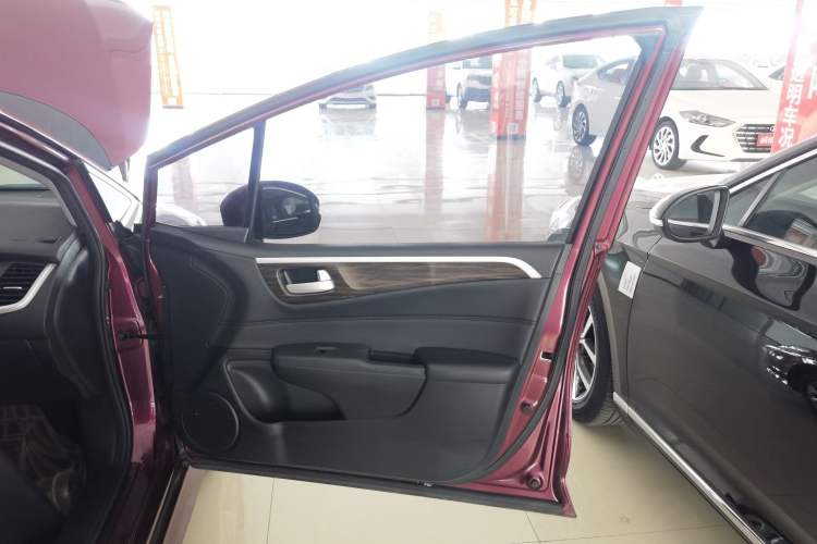 Used Honda Jade 2017 1.8L automatic Comfort version 5 seats
