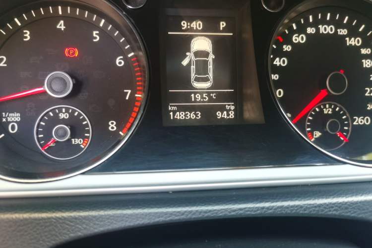 Used Volkswagen Magotan 2013 1.8TSI Premier Model Odometer Close Up