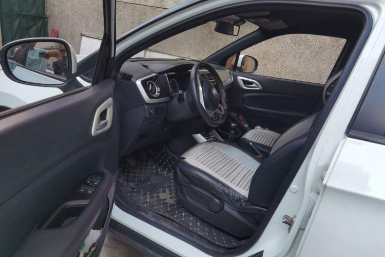 Used Brilliance V3 2015 1.5L Manual Elite Model Driver Seat