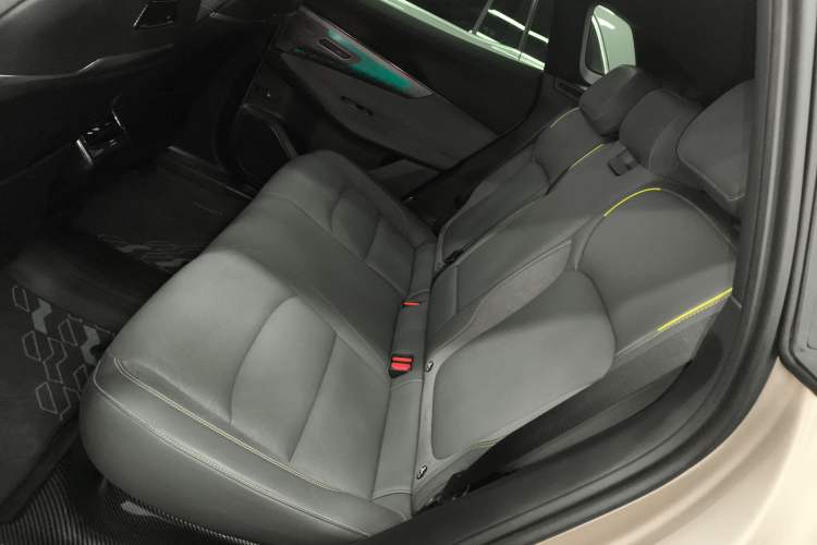 Used Lynk & Co 08 EM-P 2023 120km Long-Range Halo Left Rear Seat