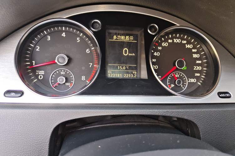 Used Volkswagen FAW-Volkswagen CC 2011 1.8TSI Luxury Model Odometer Close Up