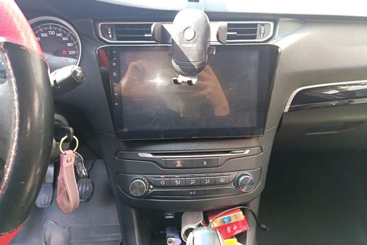 Used Peugeot 408 2018 Revised Version 1.8L Manual Leading Edition Audio And AC Panel