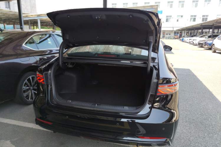 Used Chery Fengyun A8L 2025 1.5 TGDI 145 km Luxury Version Trunk